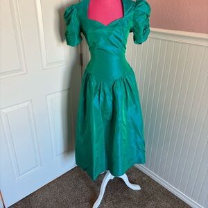 Iridescent Taffeta Jade Tea Length Dress with Gathered Sleeves size 10
